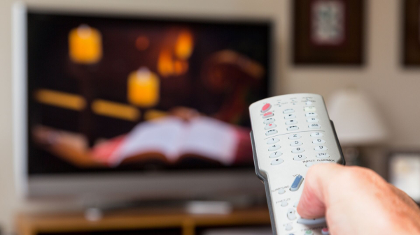 Тутельян: просмотр телевизора во время еды снижает пищеварительную активность