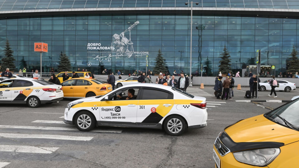 Управляющий "Домодедово" Иванов заявил об отмене крепостного права в аэропорту