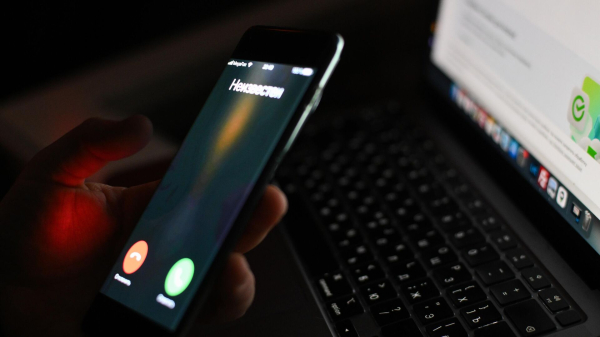 Мошенники стали обманывать россиян, предлагая переезд в другую страну Мошенники стали обманывать россиян, предлагая переезд в другую страну