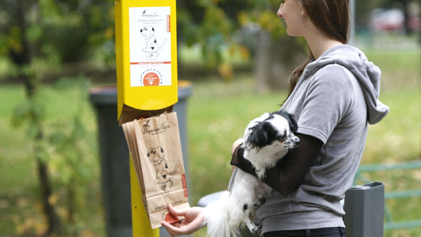 Кинолог Голубев заявил, что собачьи фекалии не удобряют почву и вредят растениям
