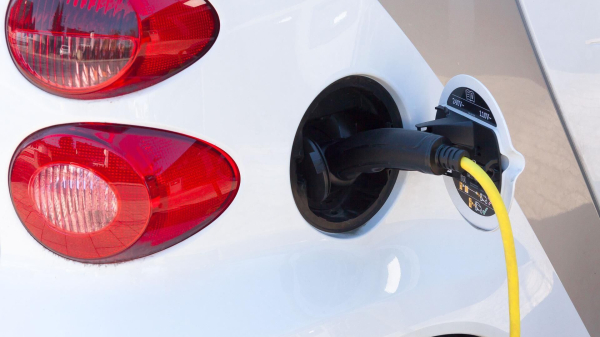 Зеленые призвали сделать зарядку электромобилей бесплатной первые три года Зеленые призвали сделать зарядку электромобилей бесплатной первые три года