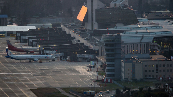 Аэропорт Сочи планирует обслужить до конца дня 56 рейсов на вылет и 61 на прилет