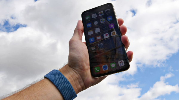 Чернышов попросил проверить операторов связи из-за жалоб на списание минут