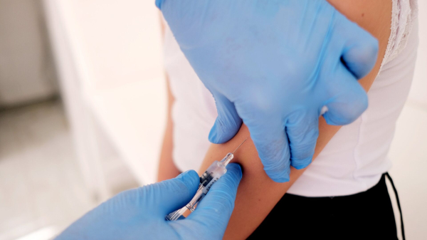 Тяжельников: вакцинация от гриппа необходима людям с хроническими заболеваниями