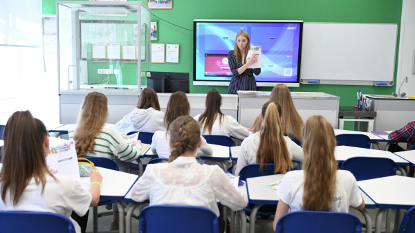 Миронов предложил включать в стаж период обучения студентов в педвузе